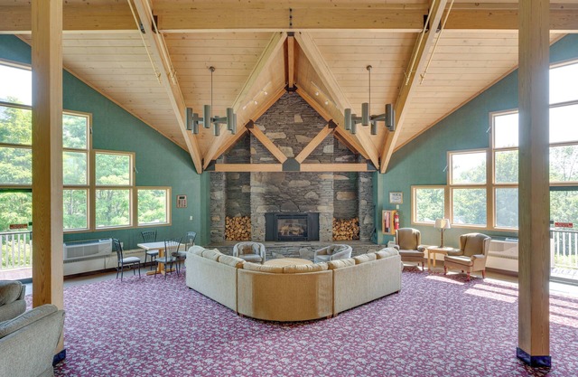 Lincoln Condo w/ Resort Amenities & Mountain Views