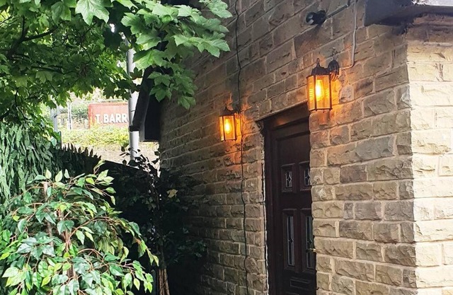 Lister Park Bradford Stylish 1bed Coach House - Quiet & Tranquil Cottage & Parking