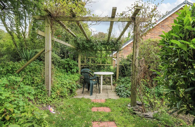 LITTLE HOUSE, pet friendly, character holiday cottage in Llanboidy