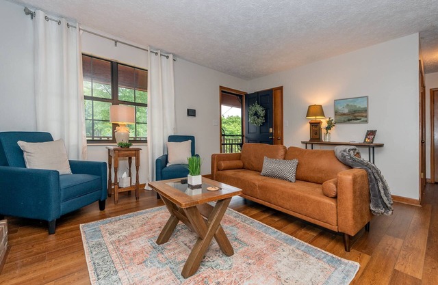 Little Tennessee Mountain House | Near UT | 2 acre Farmhouse | Firepit | Townsend & National Park