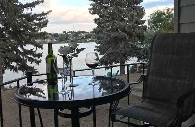 Live Life on the Lake! Lakefront Moses Lake