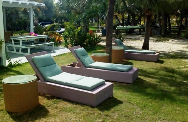 Vive como los ricos y famosos en nuestra villa privada en una playa apartada