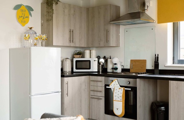 Livestay Modern One Bed Apartment with Parking