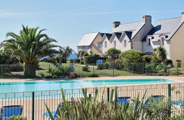 LocaLise - A05 - Plain-pied avec petite vue mer donnant sur la piscine et le jardin - Grande salle de bain - Wifi inclus - draps inclus - animaux bienvenus - parking gratuit