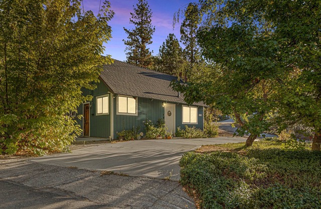 Ubicado a medio camino entre Lake Arrowhead y Big Bear / Level Entry