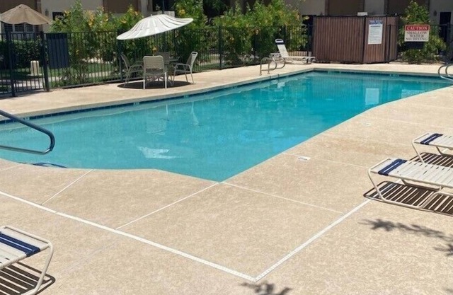 LOCATION! LOCATION! Ground level! Steps away from Fashion Square Mall & Old Town