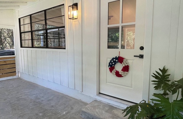 LOCATION, LOCATION, LOCATION!! 2 Bedroom Home in Panorama Village Golf Community