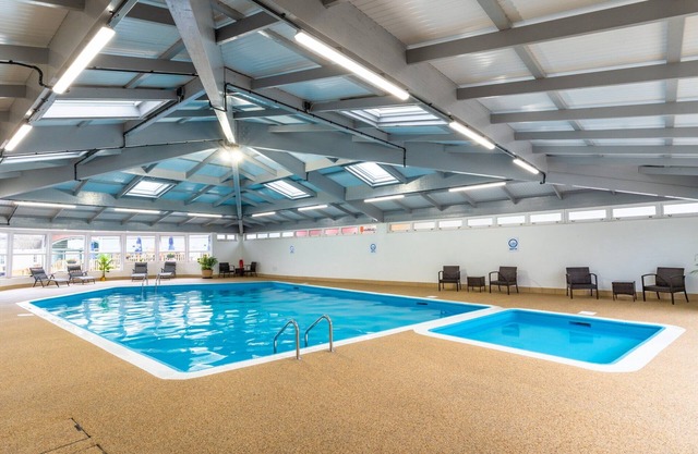 Lodge en Whitsand Bay con Jacuzzi y Vistas
