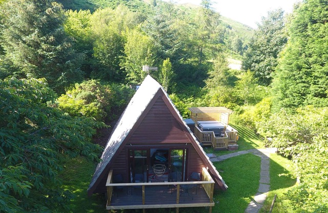 Lodge con impresionantes vistas y bañera de hidromasaje.