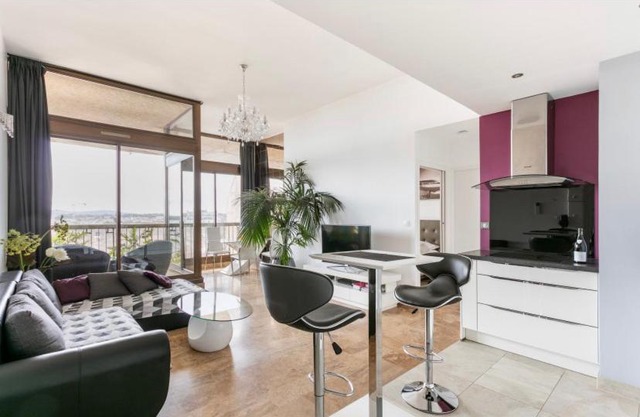 Loft Triangle comedie, Parking free