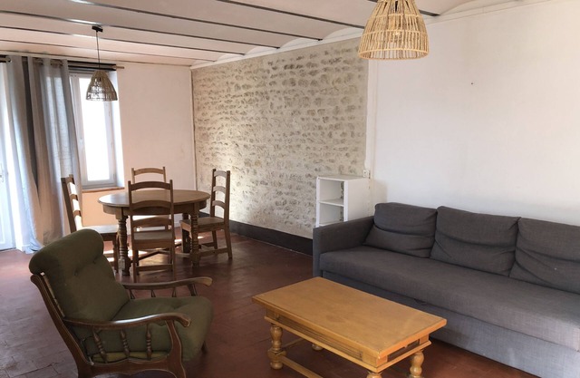 Atypical accommodation with garden near the Loire