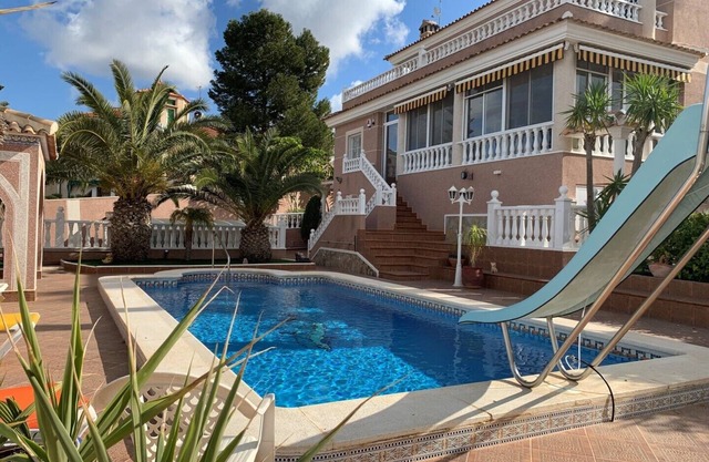 Lomas de la Juliana Algorfa Alicante (sur) Lujo 4 camas, 3 baños, piscina privada, barbacoa