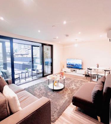 London LUXXE Apartments with Parking, Prime Location