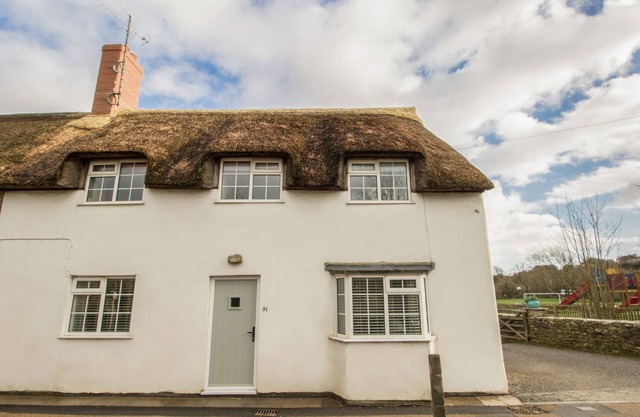 LONG BARN, admite mascotas en Burton Bradstock, Ref. 999154