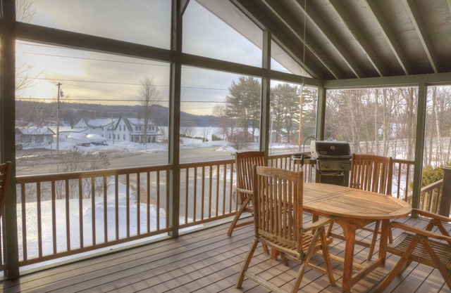 Long Lake Escape; FUN in all seasons! A family home that's pet friendly!
