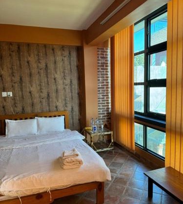 loo niva guest house studio apartment with balcony