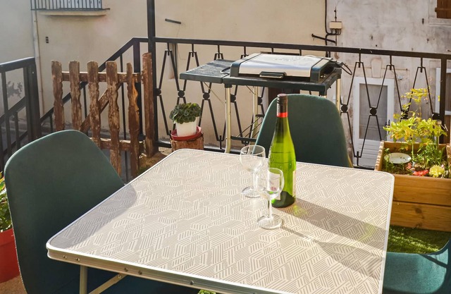 Alojamiento de 2 habitaciones en Saint Chinian