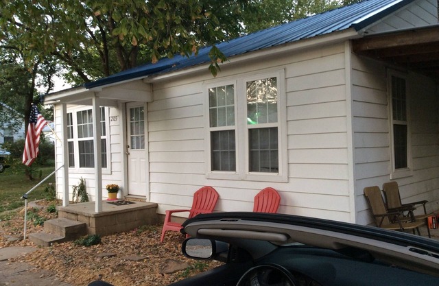 Prairie Grove Cottage - Relájate, compra, juega, aprende y ¡LLAMA A LOS CERDOS!