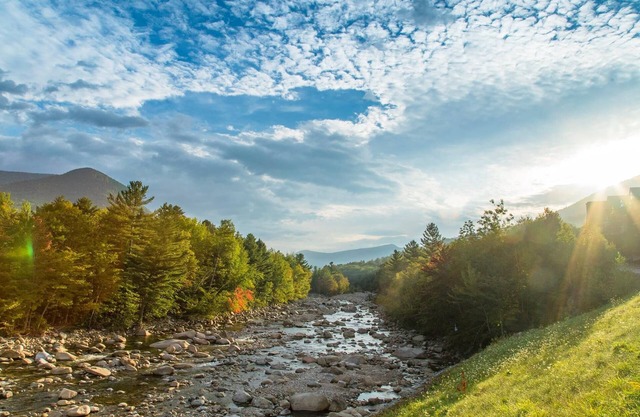 Loon Mountain / Riverfront Condo Sleeps 6