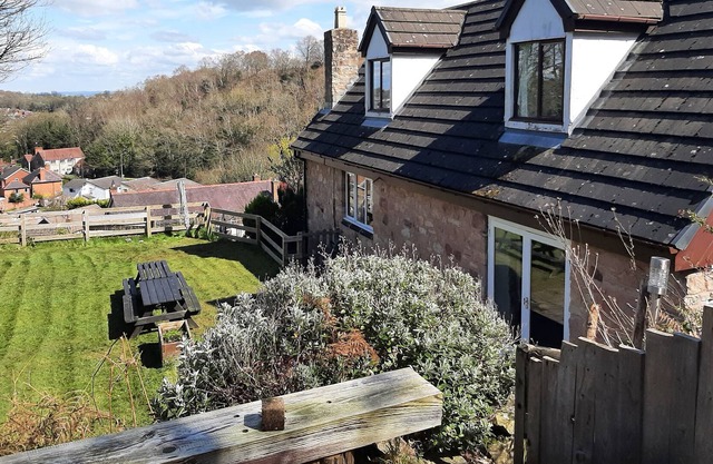 LORIEN, pet friendly, character holiday cottage in Caergwrle