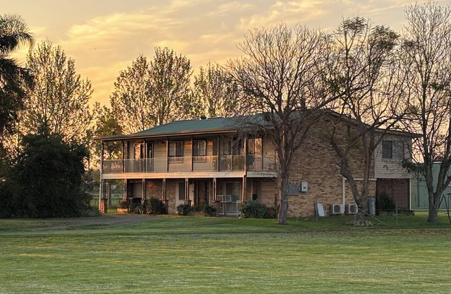 Lorn Farm Stay 30 minutes to Hunter Valley wineries & wide open spaces.