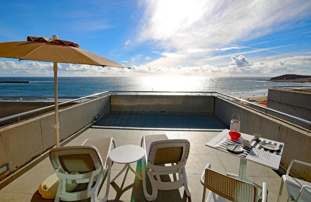LOS BALOS 30 by RENTMEDANO top level, spectacular ocean views, parking, wifi