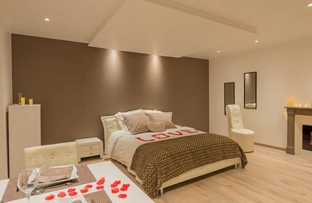 Casa de huéspedes 'Love Room Avec Secret Room'