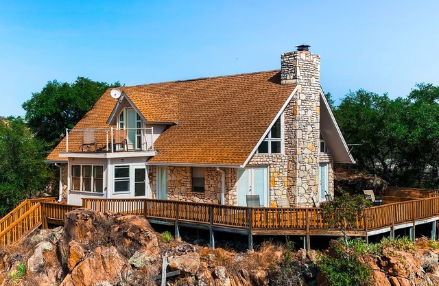 Lovely 2-story home with upper & lower decks, gorgeous lake & Hill Country views