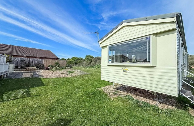 Lovely 4 berth caravan for hire at Sunnydale Holiday Park ref 35225KC