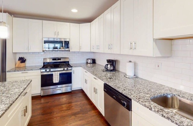 Lovely 5BR Tower Grove Park Home / ABODEbucks