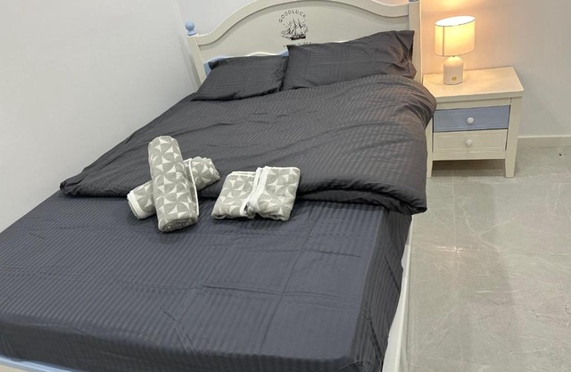 Lovely and cosy brandnew room if no one book in other 2 rooms you willl stay by yourself in the whole house
