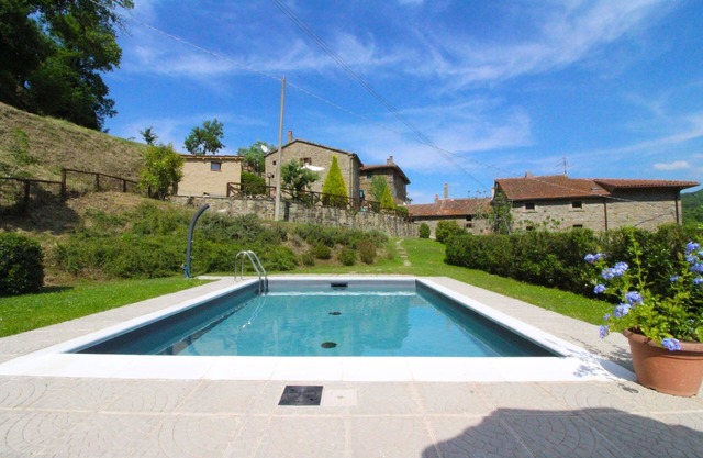 Bonito apartamento para 4 personas con WIFI, piscina privada, TV, mascotas permitida y aparcamiento