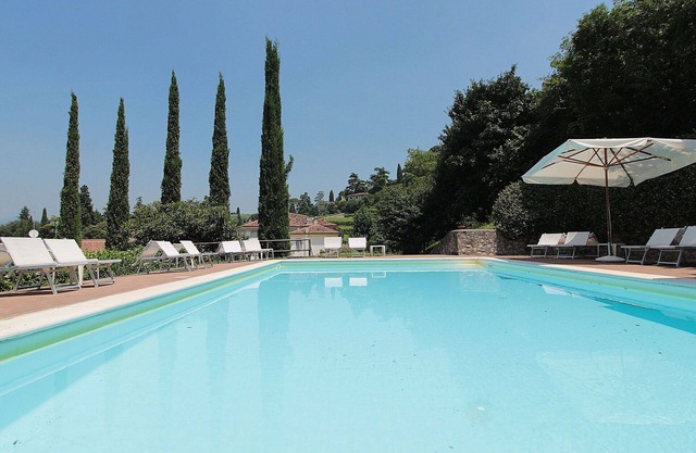 Bonito apartamento para 5 personas con piscina, A/C, WIFI, TV y aparcamiento, cerca de Verona