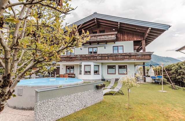 Hermoso apartamento con piscina, WIFI, TV, balcón, mascotas permitida y aparcamiento