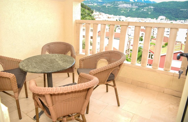 Precioso apartamento cerca del centro de la ciudad con vistas al mar