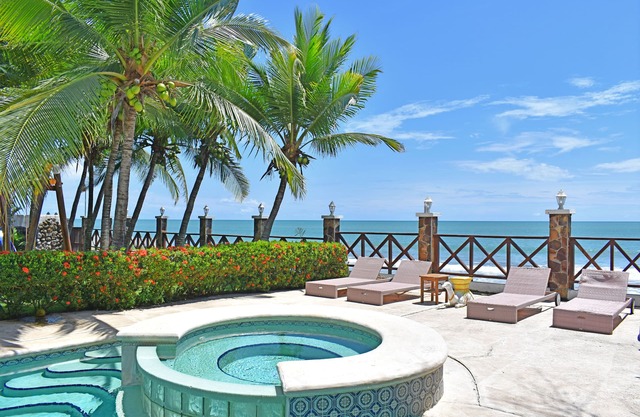 ★ENCANTADORA CASA FRENTE AL MAR CON PISCINA-CORONADO★
