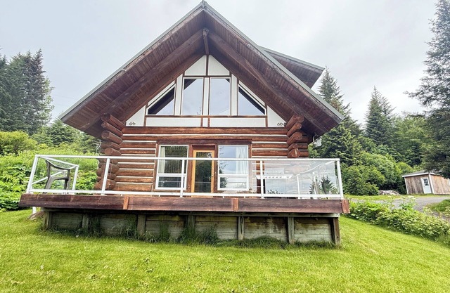 Lovely cabin in town with a great view in charming Homer Alaska. Pet friendly.