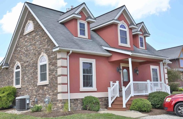 Lovely Cottage W/ Jacuzzi & Fireplace