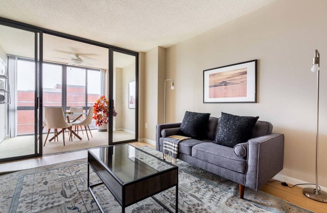 Lovely Court House 1BR w/ Elevator, Gym & W/D, nr Plaza, by Blueground