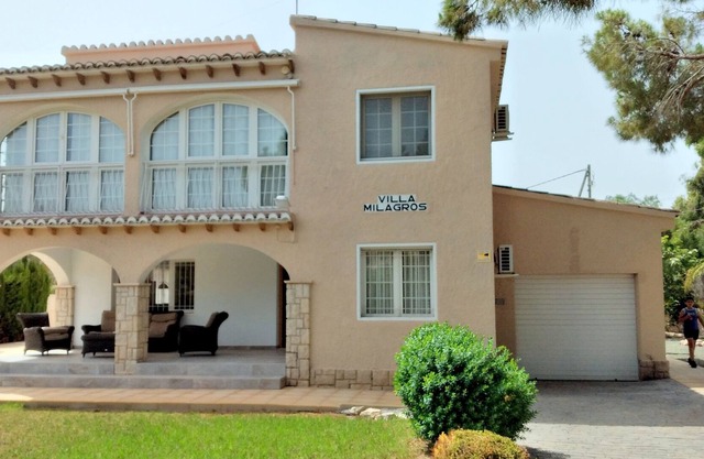 Preciosa Villa Independiente En Busot, Cerca De Alicante. Piscina privada / jardines - duerme 8/9