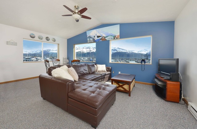 Propiedad frente al mar! Hermoso apartamento en el muelle ubicado en el puerto.