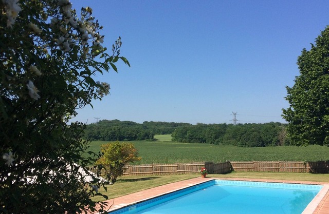 Lovely Farmhouse and Barn Private Heated swimming pool