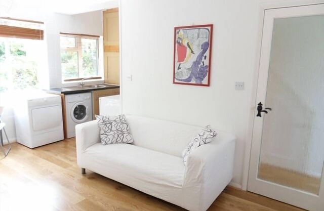 precioso apartamento estudio de jardín tiene capacidad para 4 personas