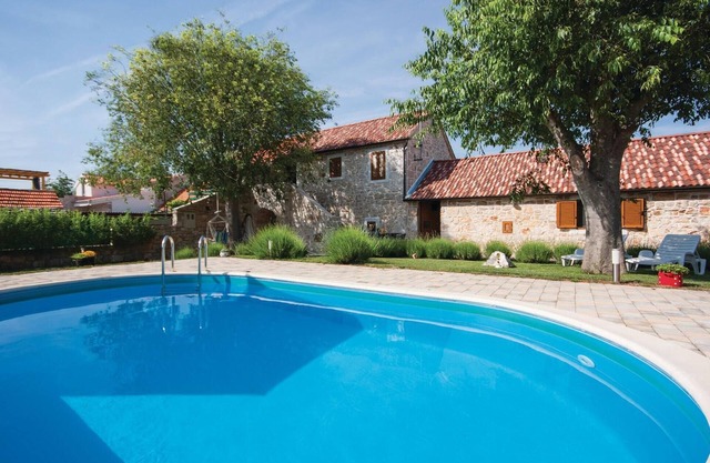 Preciosa casa en Lozovac con WiFi