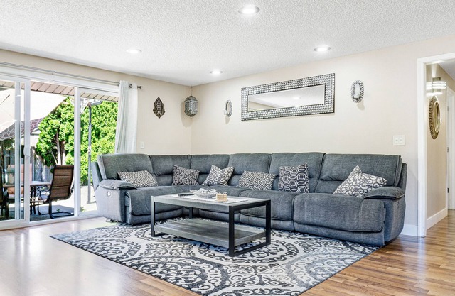 Lovely home with nearby beach access, patio, hammock and washer/dryer