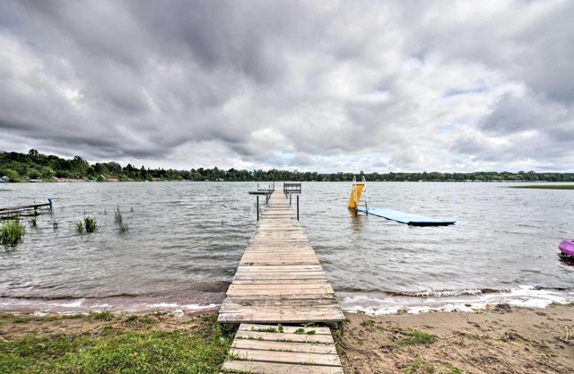 Lovely Lake Cabin Boat Rentals and On-Site Bar
