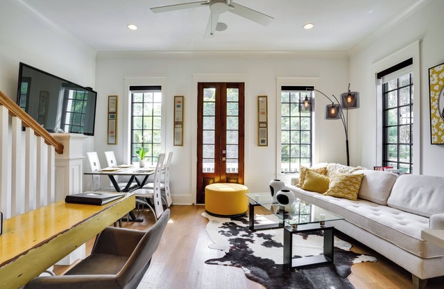 Lovely Mt Pleasant Townhouse w/ Central Location!