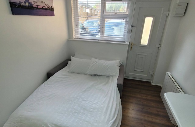 Lovely Private Studio Apartment in Thamesmead by Thames Riverside