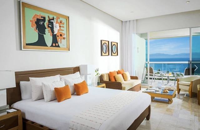 Lovely romantic resort for couples or family 5 min walk to beach and restaurants