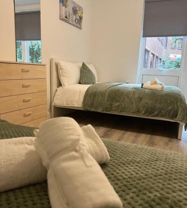 Lovely Triple and Quadruple Rooms in Euston & Square in Central London